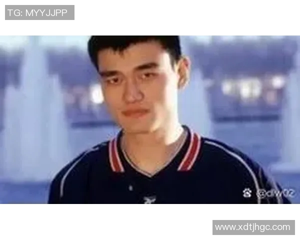 用黏土捏出姚明的身高与梦想展现中国篮球的辉煌与坚持